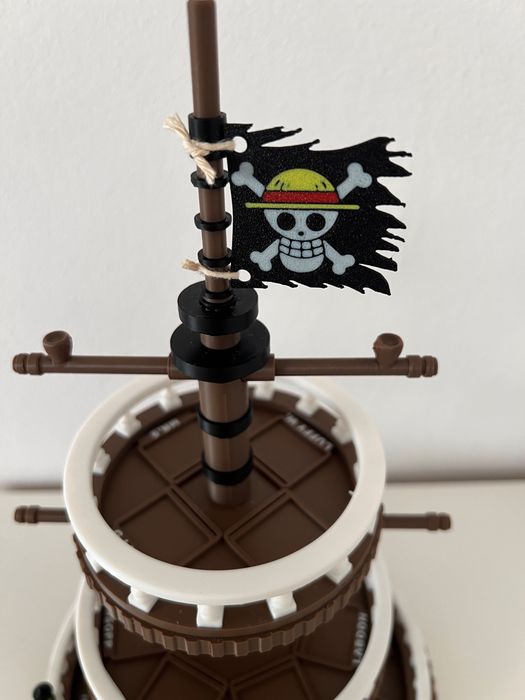 Stand expunere figurine One Piece Kinder Joy
