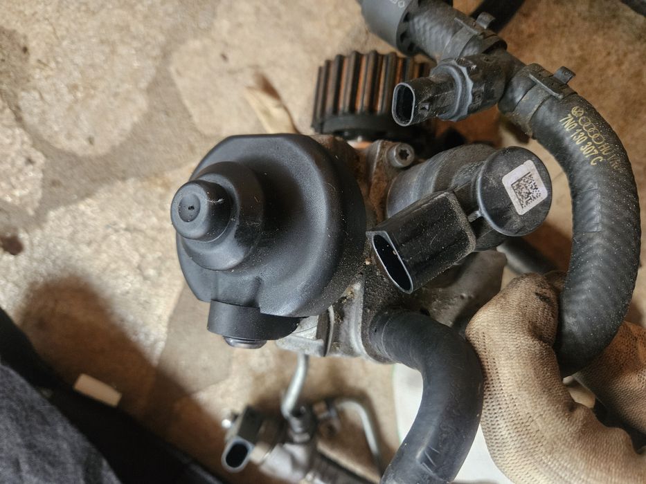 Помпа и дюзи за Audi q5 2012gpdi a