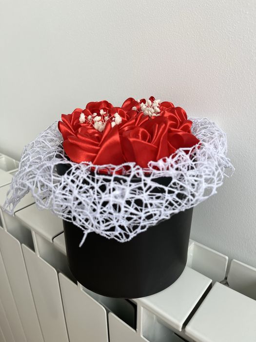 Букети от сатенени рози