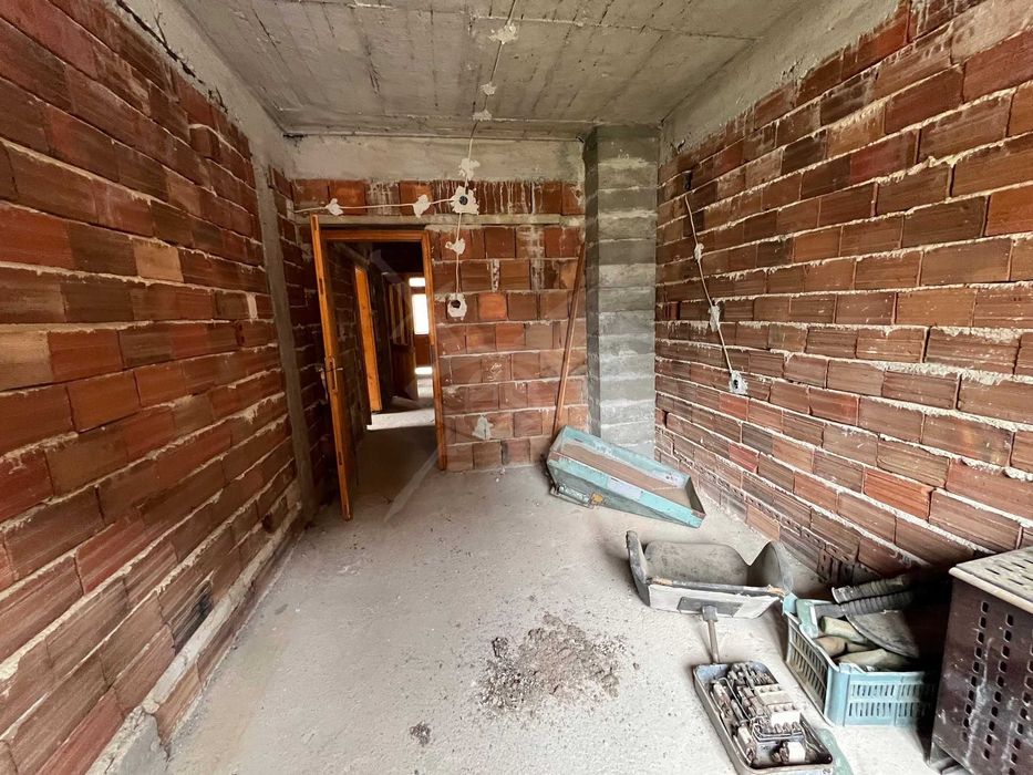 Четириетажна къща с гледка в Забърдо