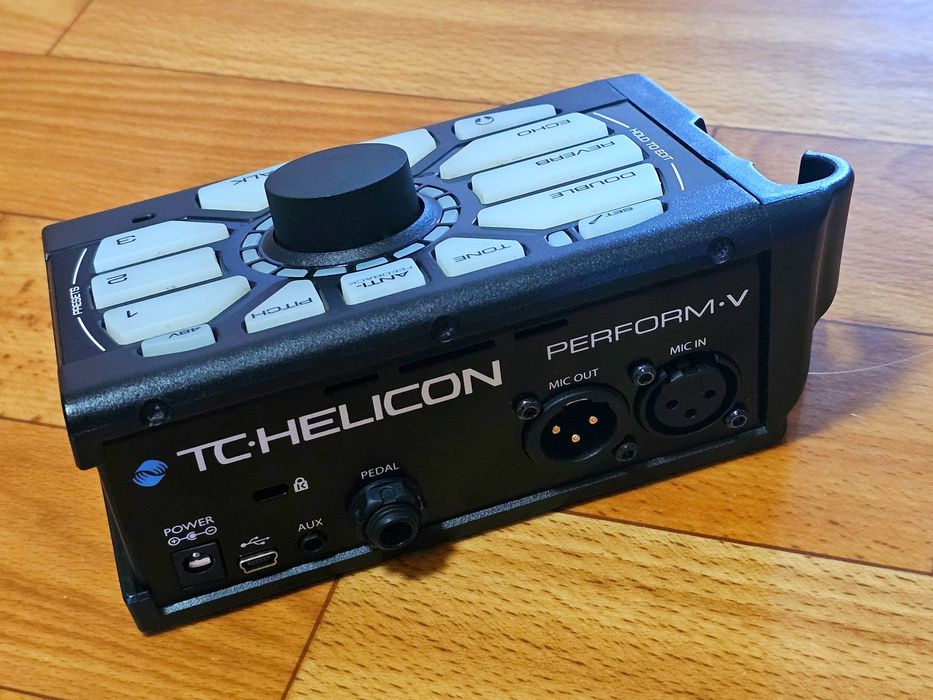 Вокальный процессор TC HELICON Perform-V