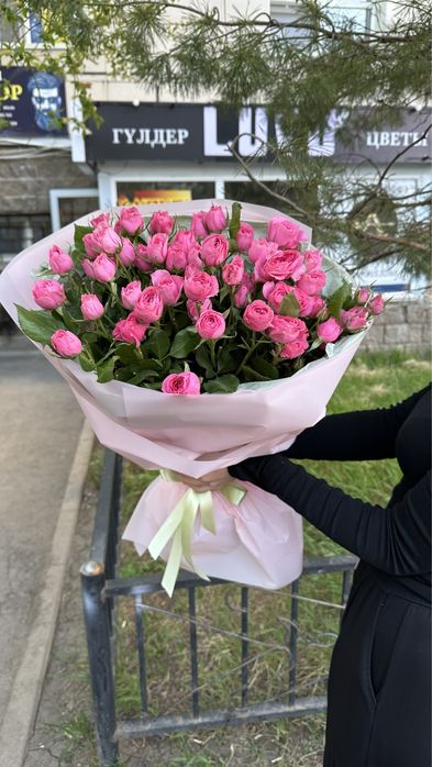 Букет из кустовых роз