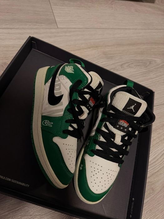 Jordan 1 mid SE 33,5