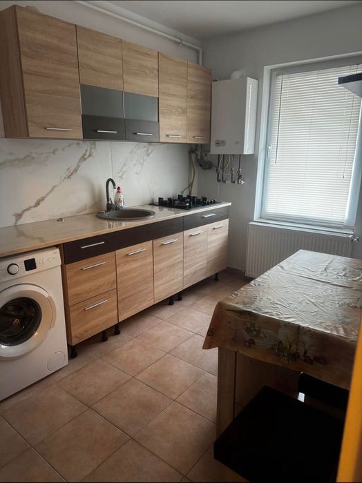 Închiriez apartament