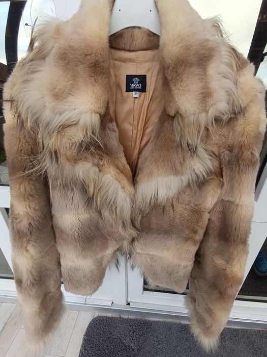 Blanita Versace impecabila