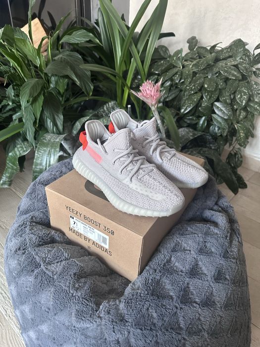 Adidas Yeezy Boost 350 V2 Tail Light