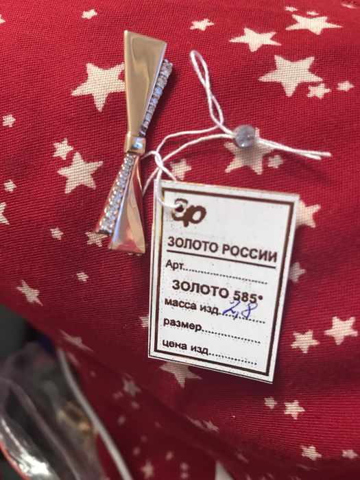 продается золотая  брошка