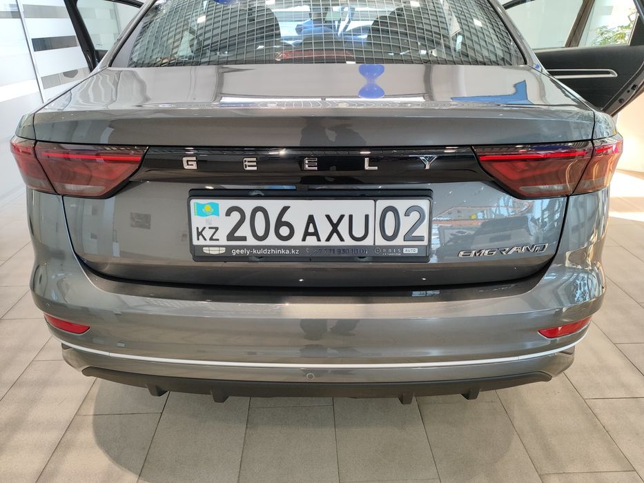 Автомобиль Geely Emgrand 2024