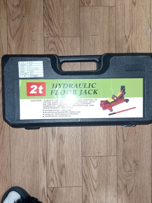 Продам домкрат 2 тонник