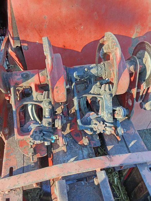 Vând balotiera new Holland 276