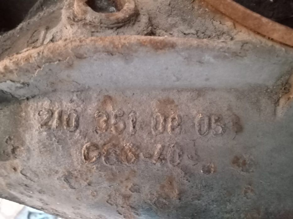 Продам запчасти на мерседес 210.