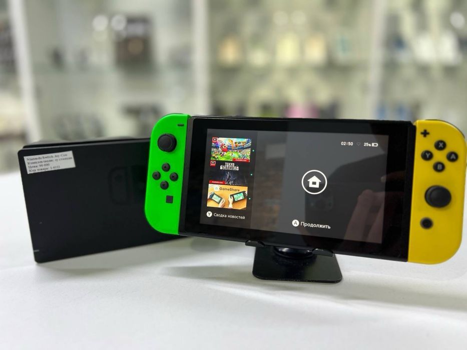 Nintendo Switch (V1) 2017  6.2 inch, LCD