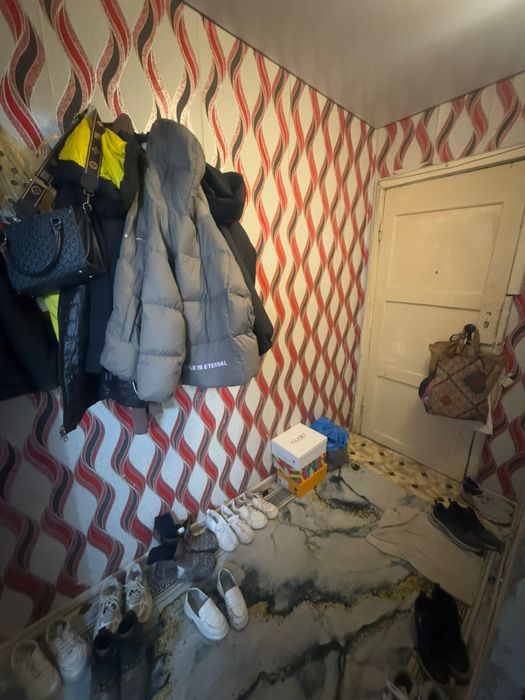 Меняется на двух комнатную