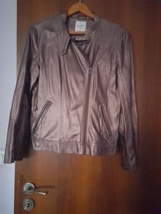 Разпродавам нови дамски кожени и зимни якета .