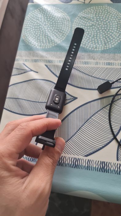 Продавам смарт часовник Samsung