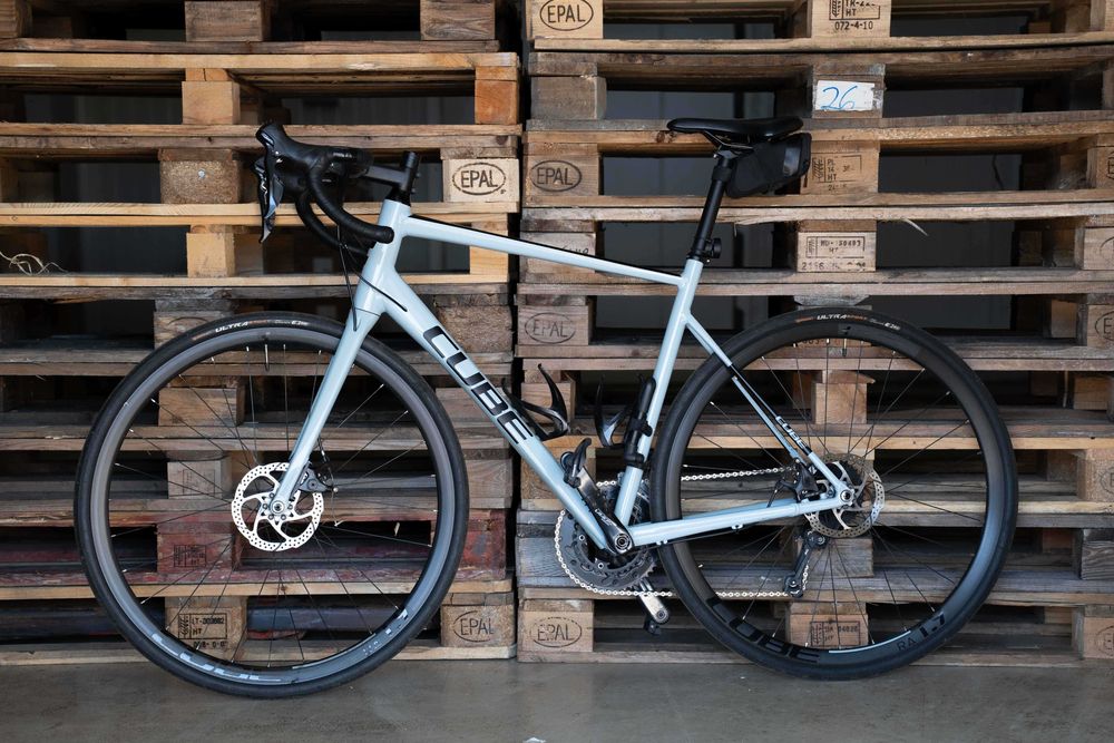 Шосеен велосипед CUBE Attain Pro