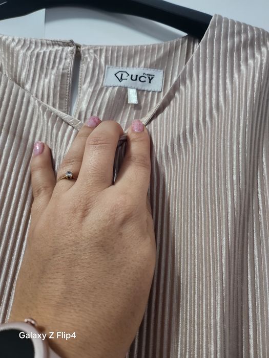 Lucy Рокля - универсален модел