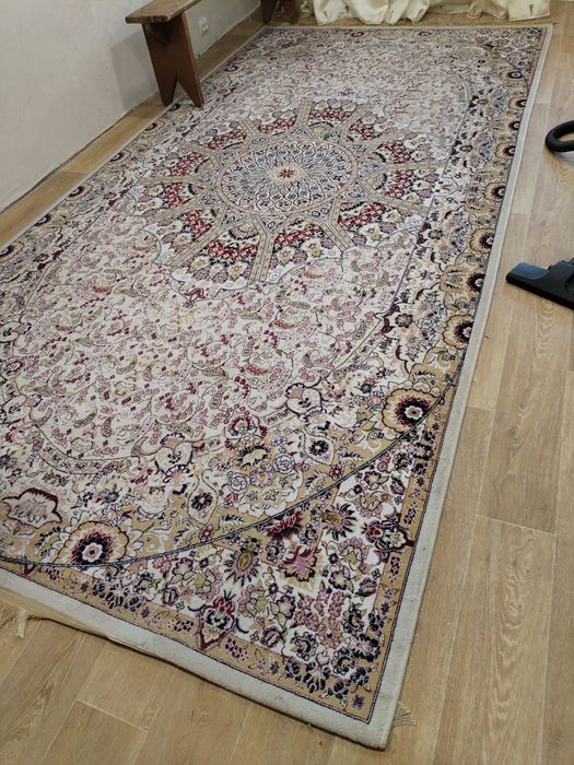 Продам ковёр 2*4