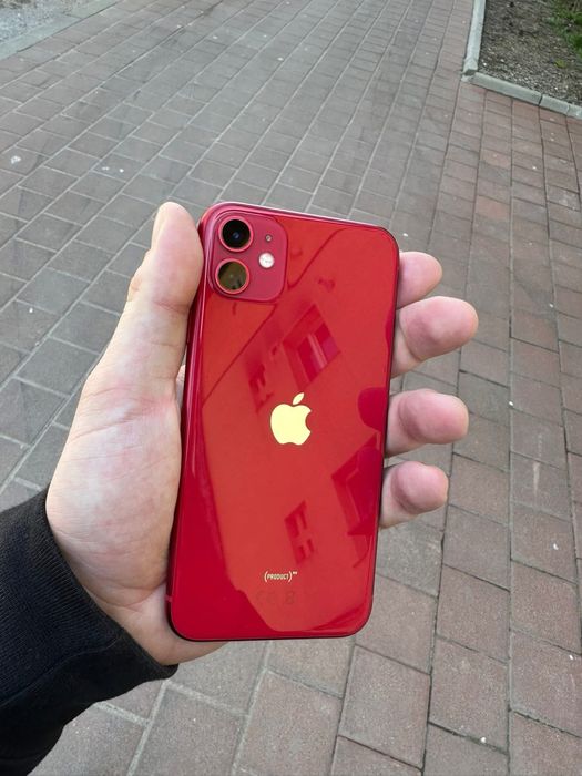 iPhone 11 rosu stare impecabila