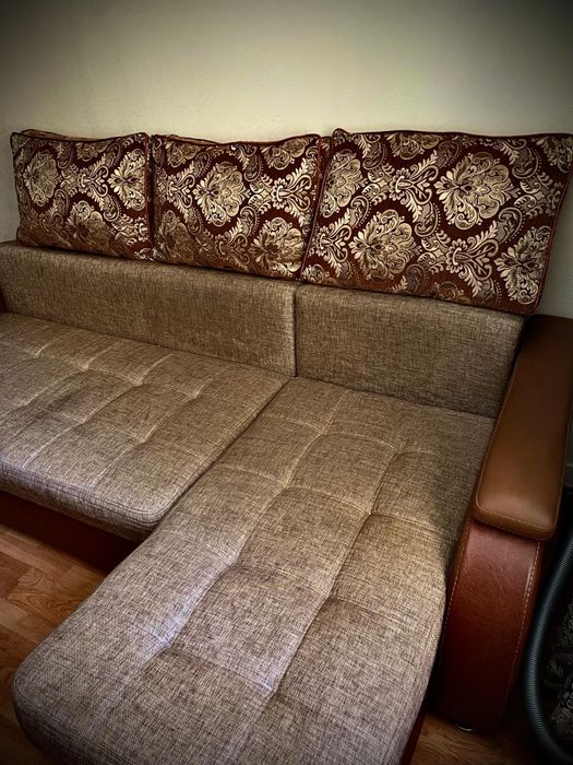 Продам диван раскладной.