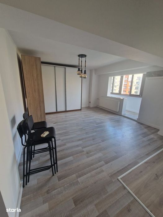 De vanzare - Apartament 3 camere - Tineretului