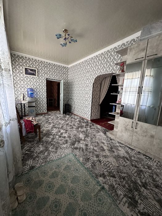 Уй сотилади! 12 сотих. 9 хона. Уй йули юзида.