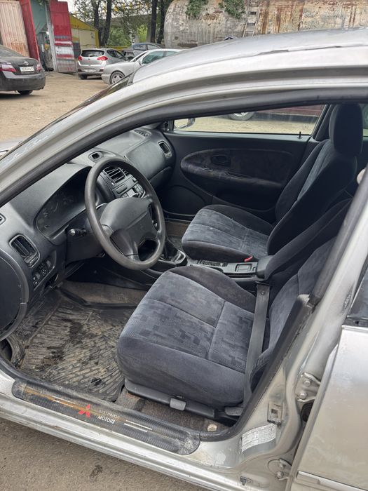 Mitsubishi Carisma 1997 Митсубиси