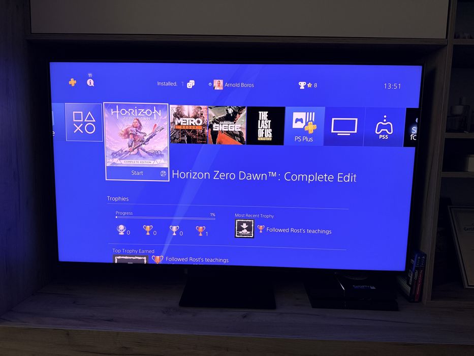Sony PlayStation 4 500GB + Controller + Jocuri pe Disc