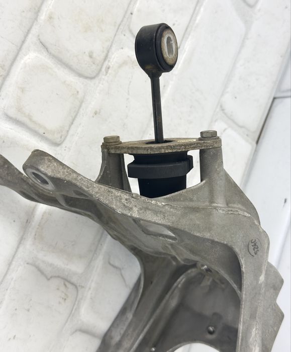 Стойка двигател AUDI 3.0TDI CRT 4M0199308AT