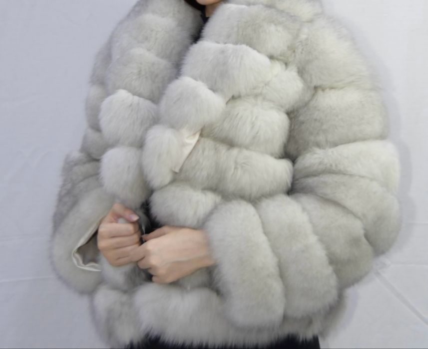 Продам новую шубу песец