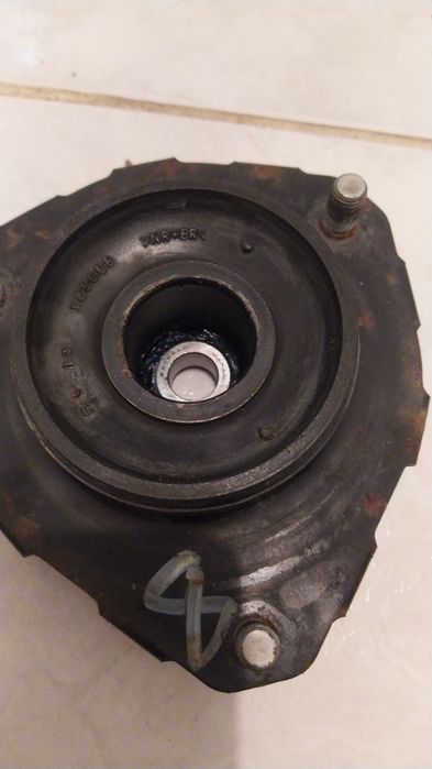 Опора передней стойки