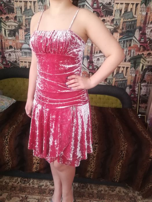 Нарядные платья и костюмы