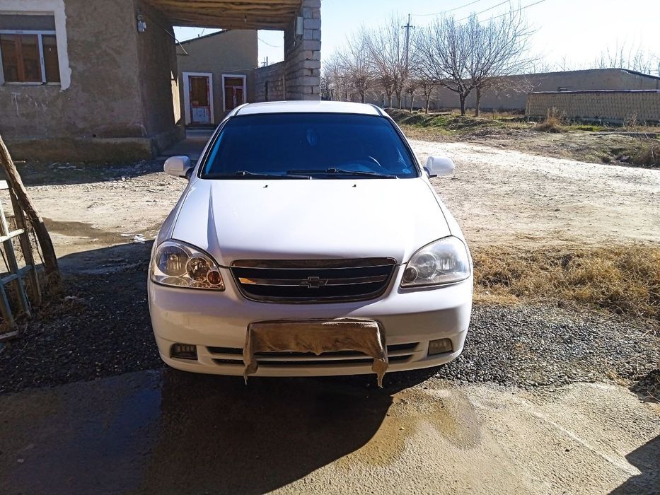 Lacetti 1.6 sotiladi