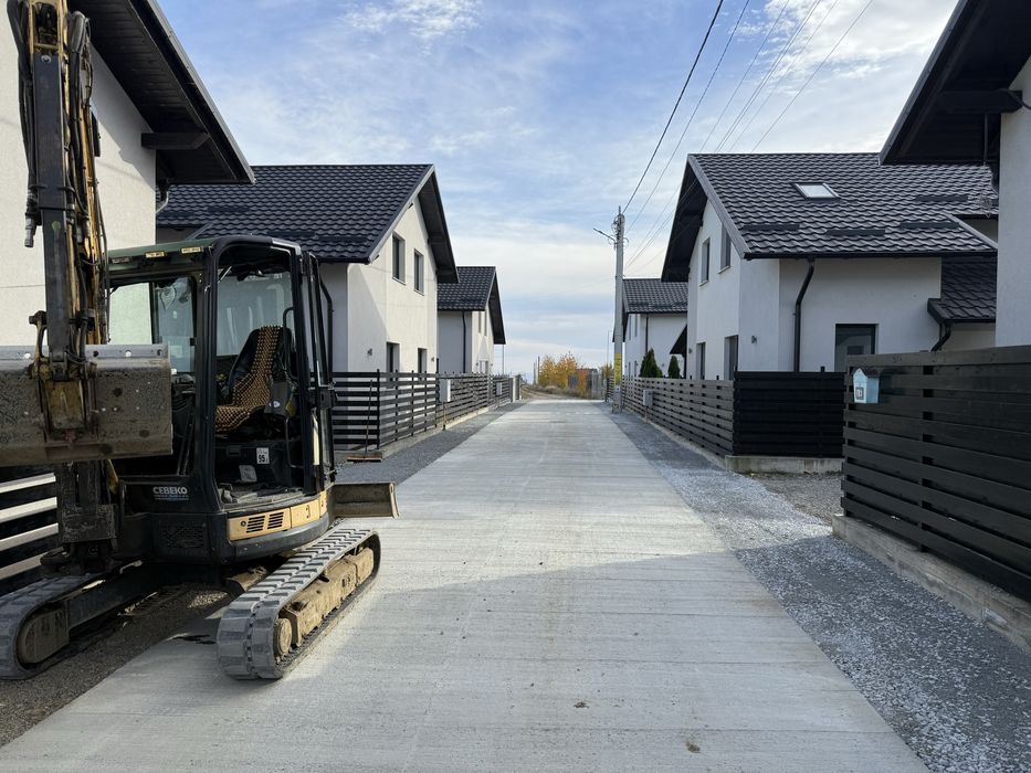 Închiriez excavator cu picon, demolari case betoane, piconari betoane