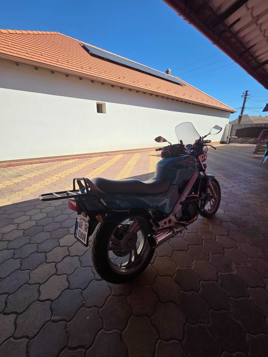 Vînd Honda ntv 650