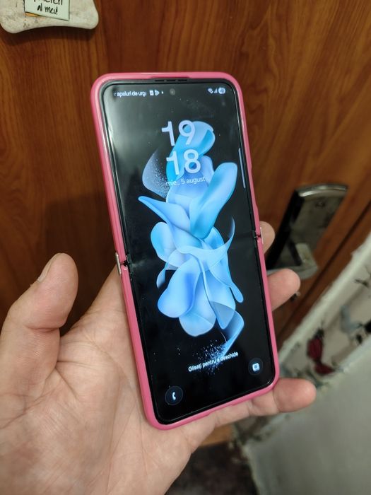 Husa. Z flip 4. Noua