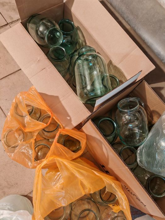 Продаются банки.