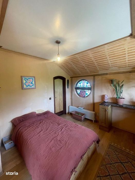 Casa ecologica din beton de canepa, 200 mp, 11 arii teren, zona Tautii