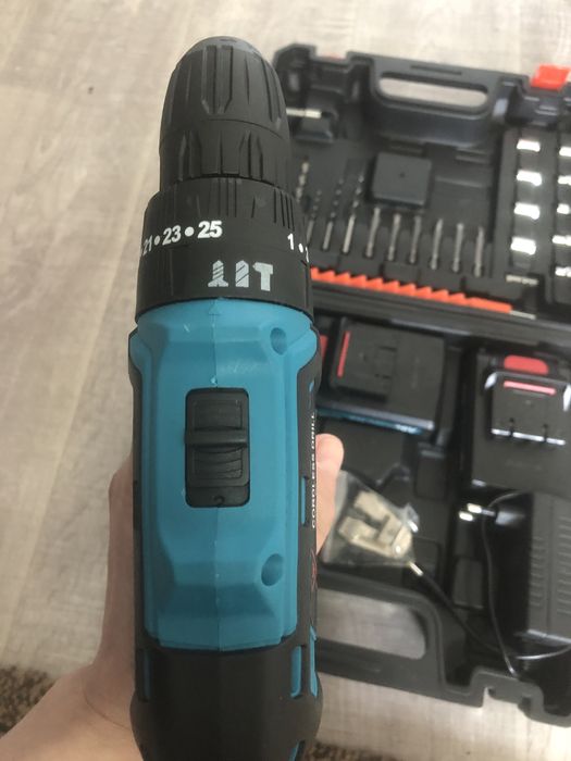 Шуруповерт абсолютно новый