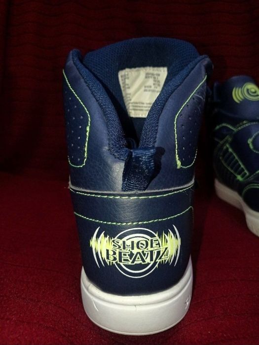 Из США, подростковая обувь, бренда BEATZ BOYS SHOES SZ4 BLUETOOTH !