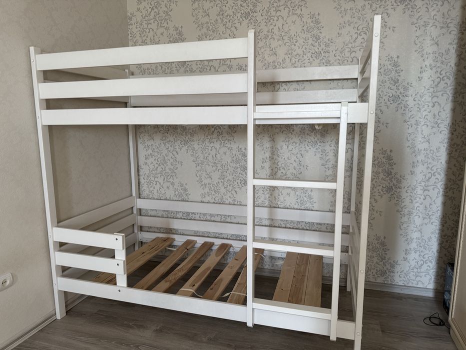 Продам двухяростную кровать