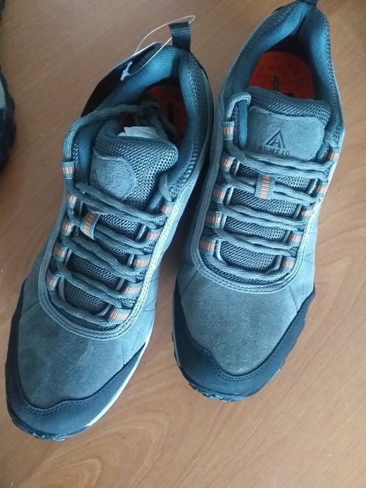 Водонепроницаемые кроссовки на весну