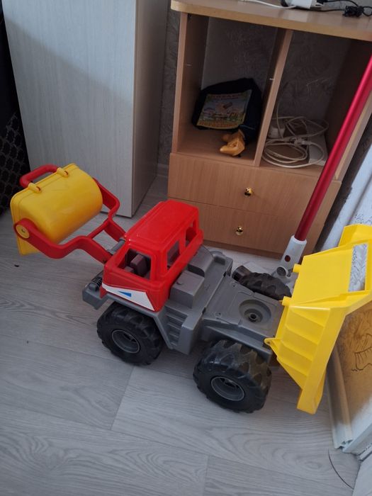 Продам детскую машинку