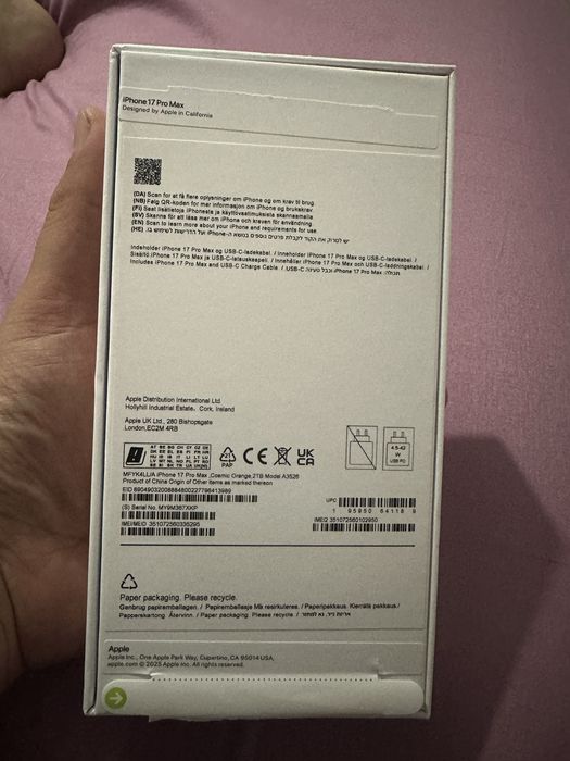 Iphone 17 pro  max fake