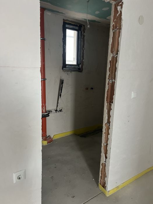 НОВА самостоятелна къща с двор