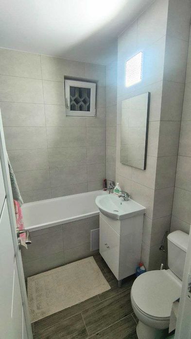 Închiriez apartament cu 2 camere proaspat finisat si mobilat