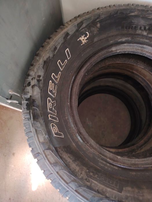 Шины зимние 235/85 R16.