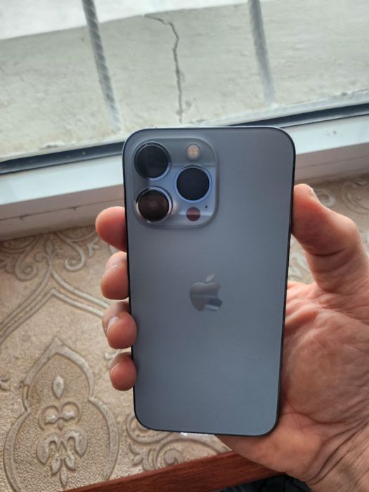 iPhone 13 Pro Blue ideal