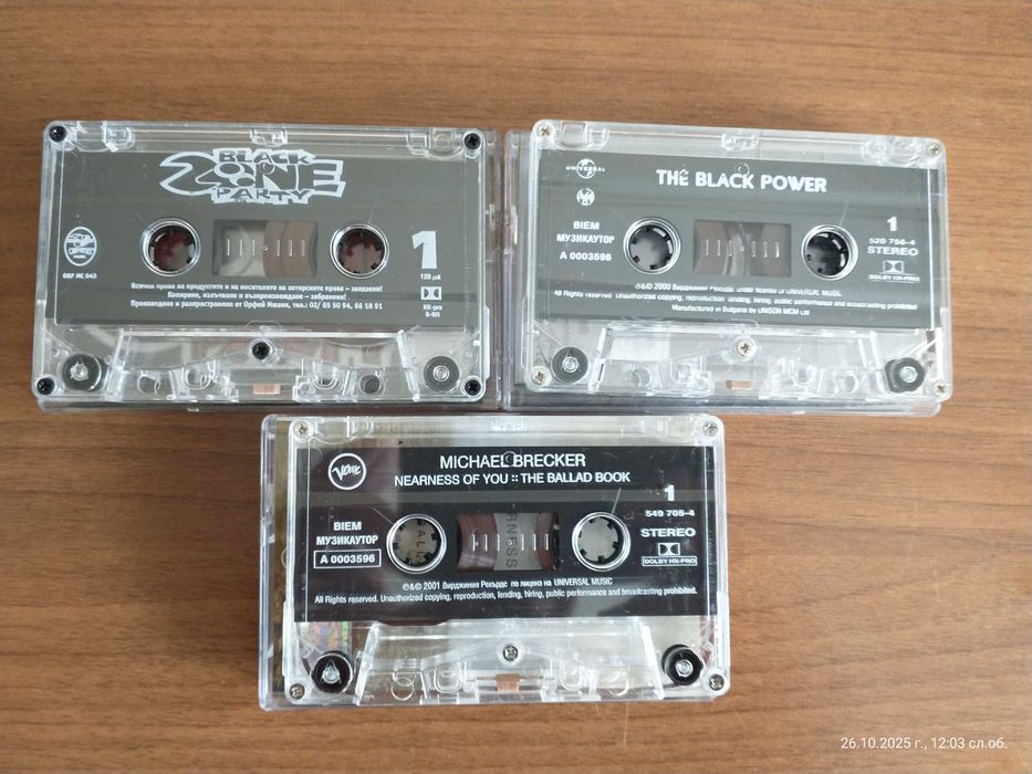 Пет студийни аудио касети в отлично състояние .