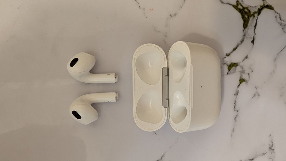 Airpods 3 в идеальном состоянии